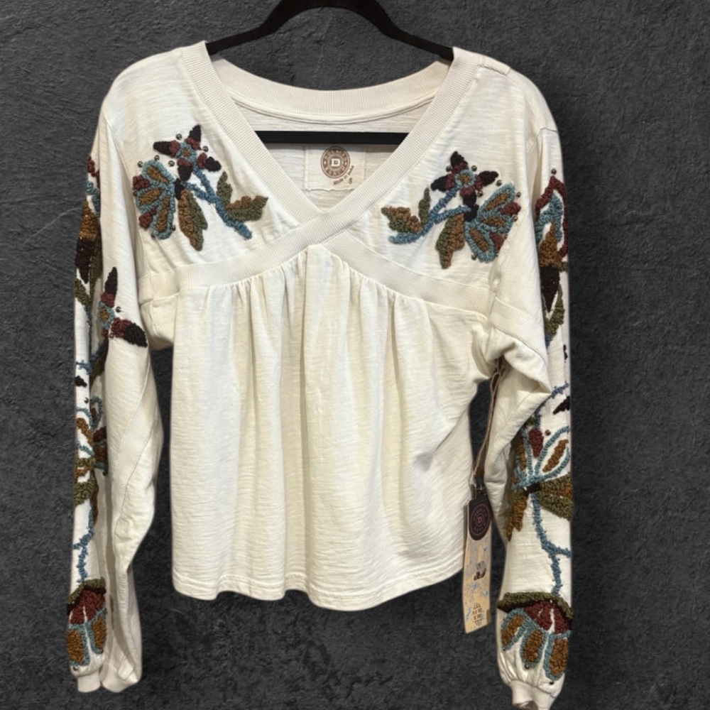 Double D Ranch heavily embroidered beaded Rimfire Top NWT - Picture 5 of 16
